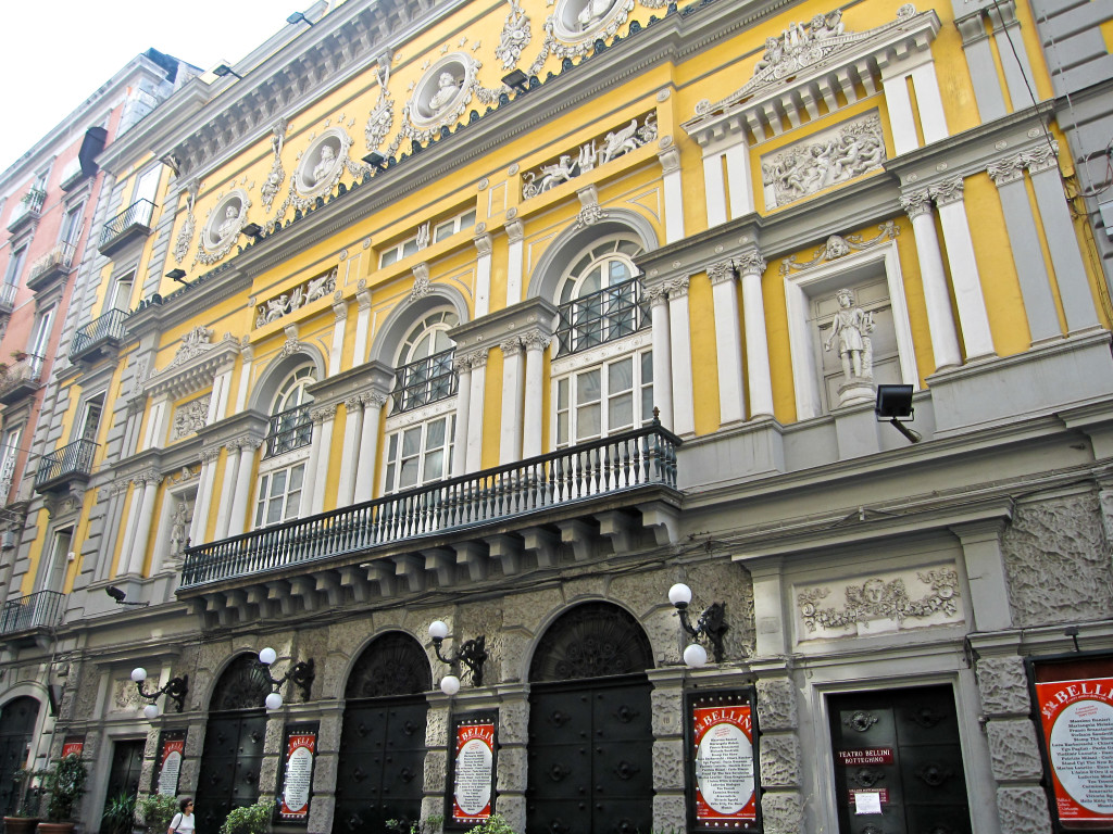 Napoli_-_Teatro_Bellini