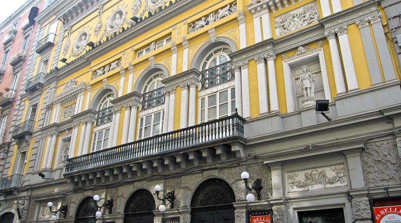 Napoli_-_Teatro_Bellini