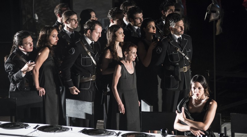 Una scena di Le Troiane regia Valery Fokin e Nicolay Roshin