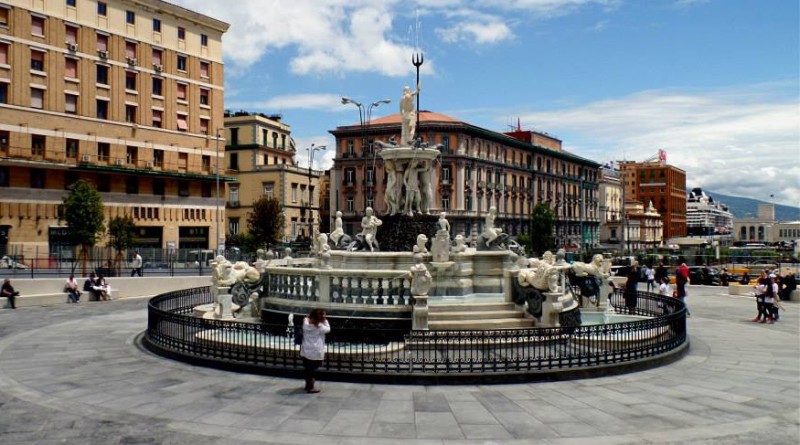 piazza-municipio-con-la-nuova-fontana-del-nettuno