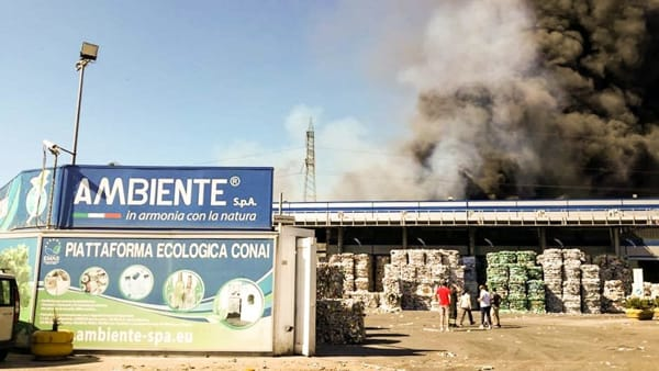 incendio-piattaforma-ecologica-ecoballe-san-vitaliano